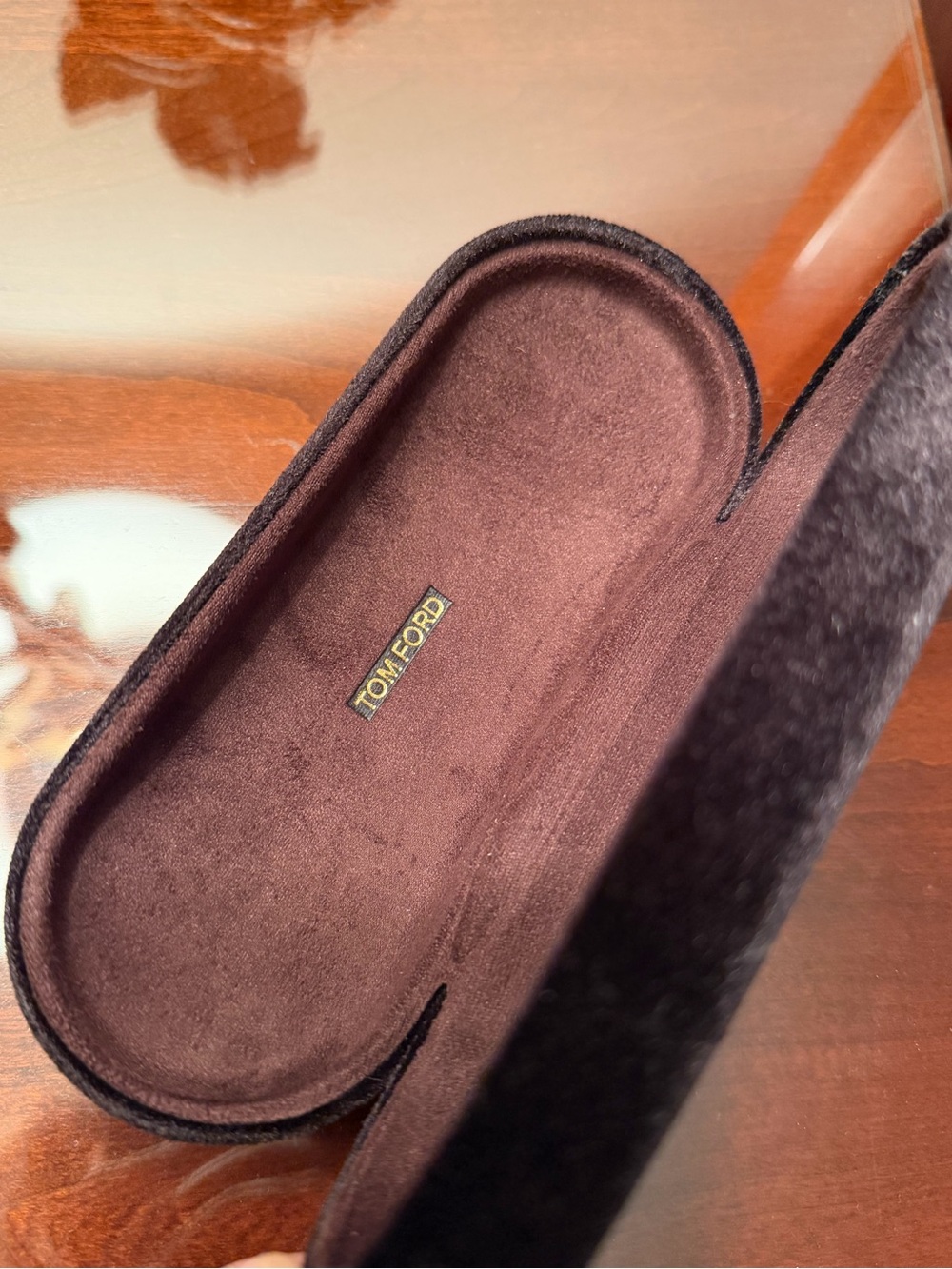 Tom Ford - Velvet Sunglass Case with Logo - Picture 9 of 9